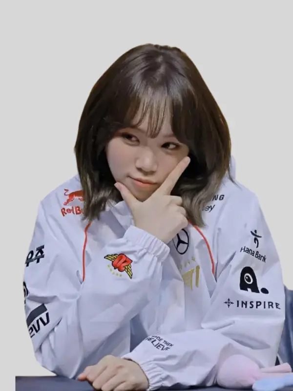 Chaewon T1 White Jacket