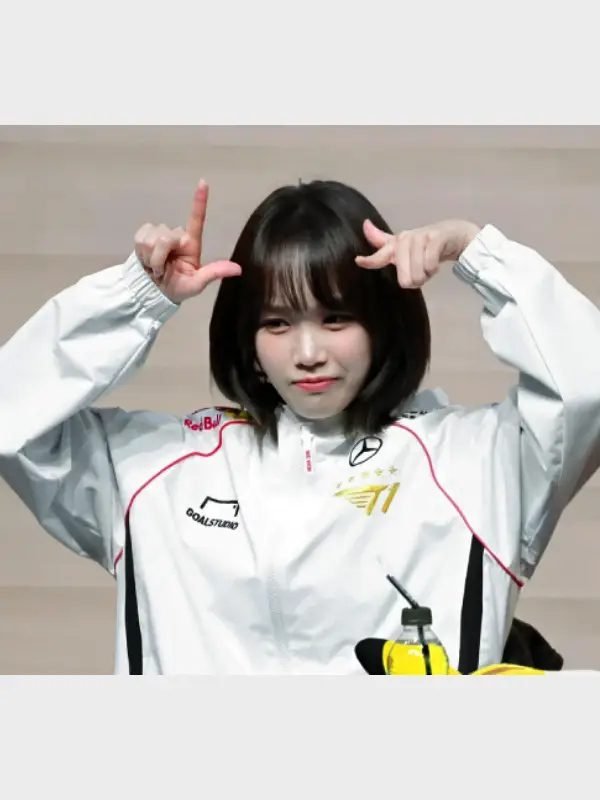 Chaewon T1 Worlds 2024 White Jacket